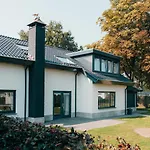 ホリデーパーク De Boshoek - Luxe Groepsverblijven Op De Veluwe *